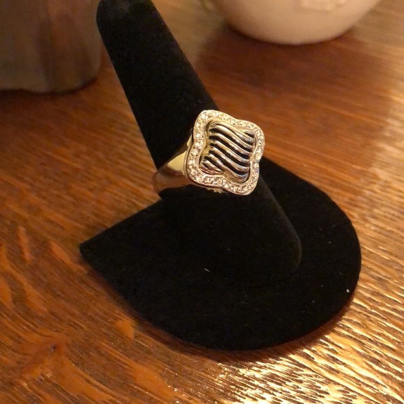 Silver and rhinestone cocktail ring. Tarnish Resistant - Picture 4 of 7
